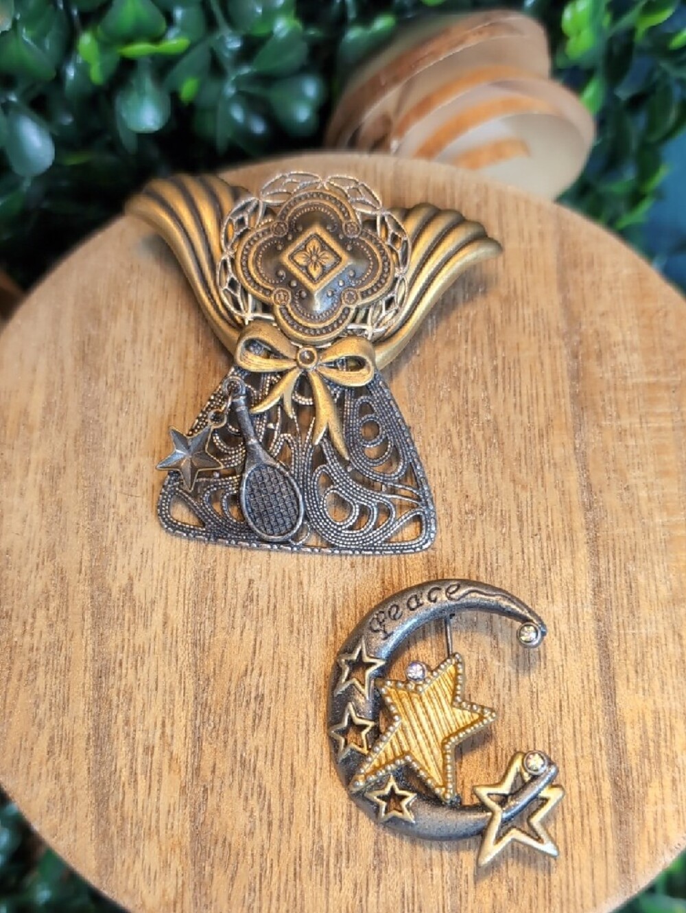 DD Moon & Star and Filigree Brooch Set - Picture 4 of 11